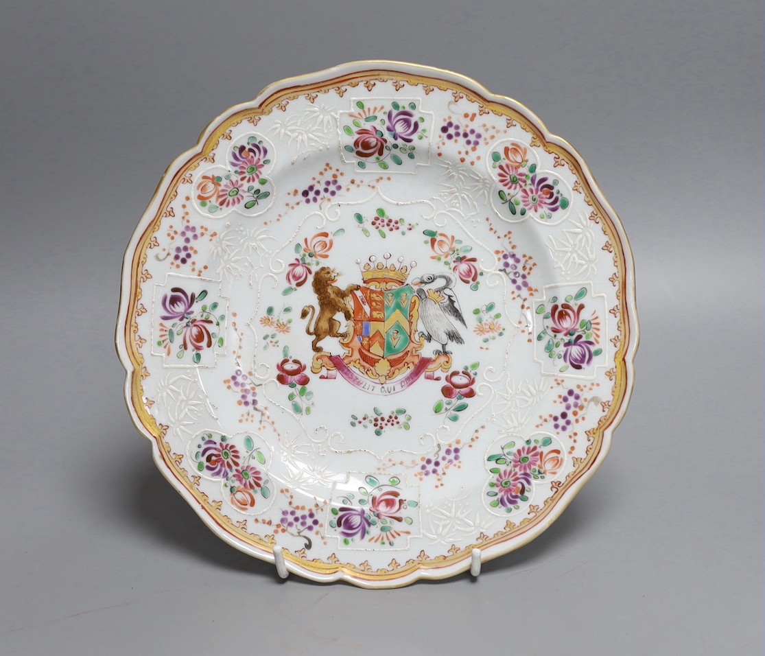 A Samson, Paris porcelain amorial plate in Chinese export style, 23cm